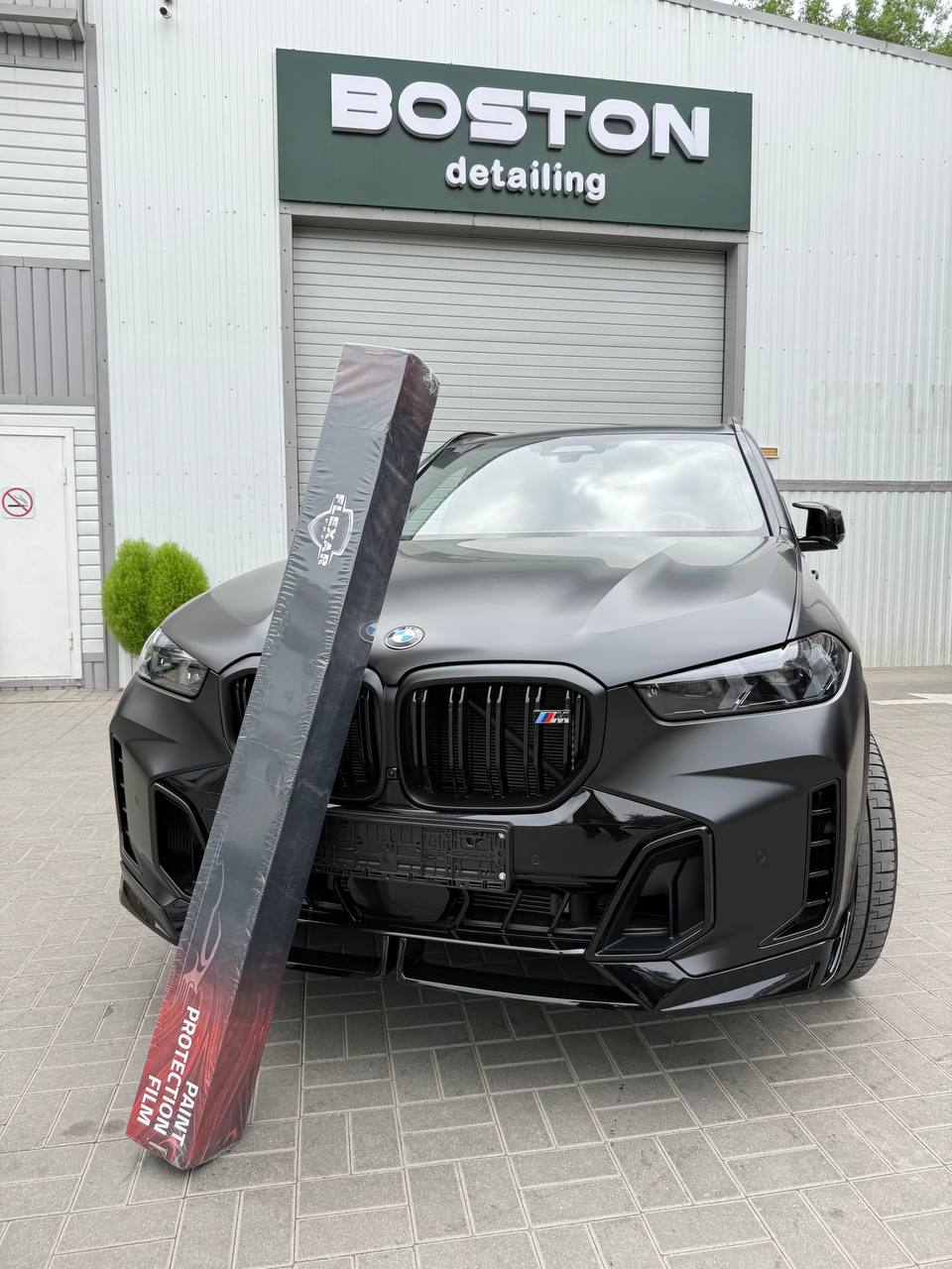 Оклейка FlexarPPF — BMW X5, общий план