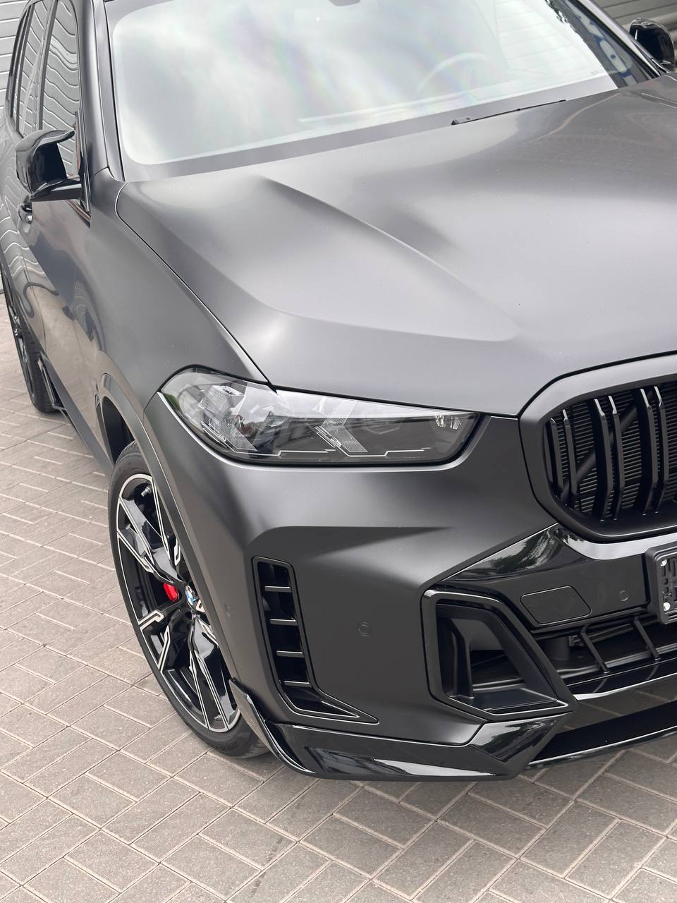 Оклейка FlexarPPF — BMW X5, фара крупным планом