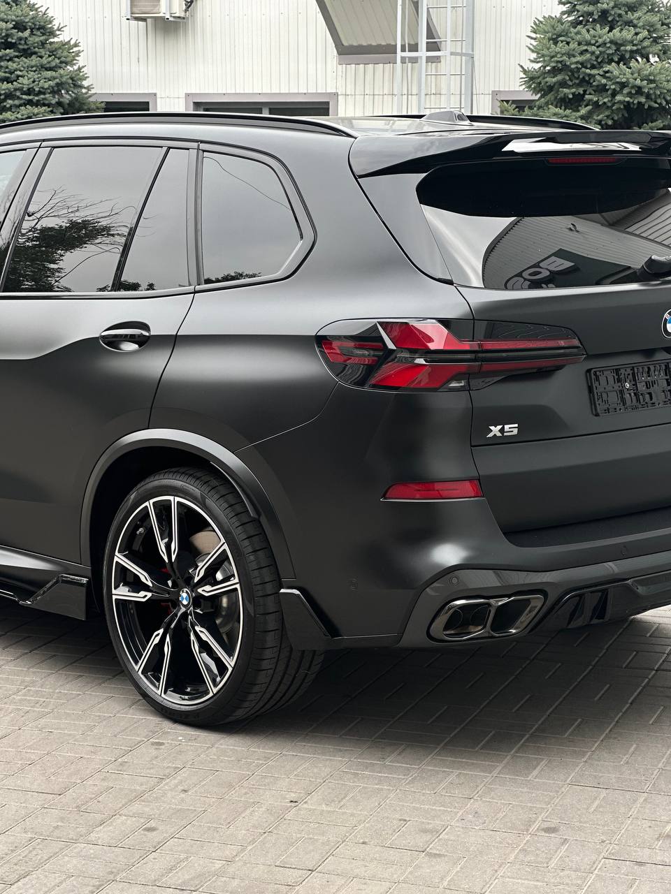Оклейка FlexarPPF — BMW X5, вид сзади